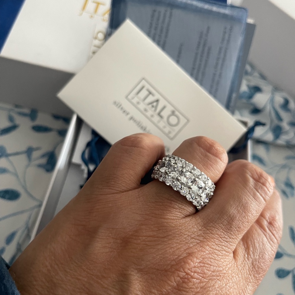 Beautiful ring size 7.5 - Picture 2 of 5
